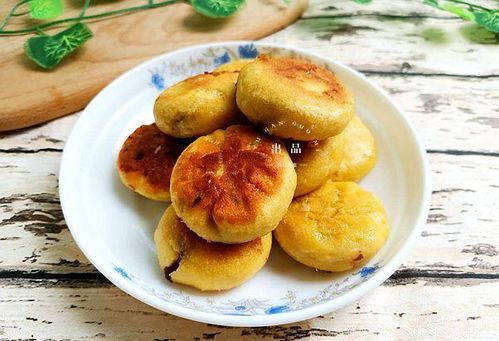 早餐来一碟甜馅饼，营养丰富味道好，简单快捷，煎一煎出锅上桌